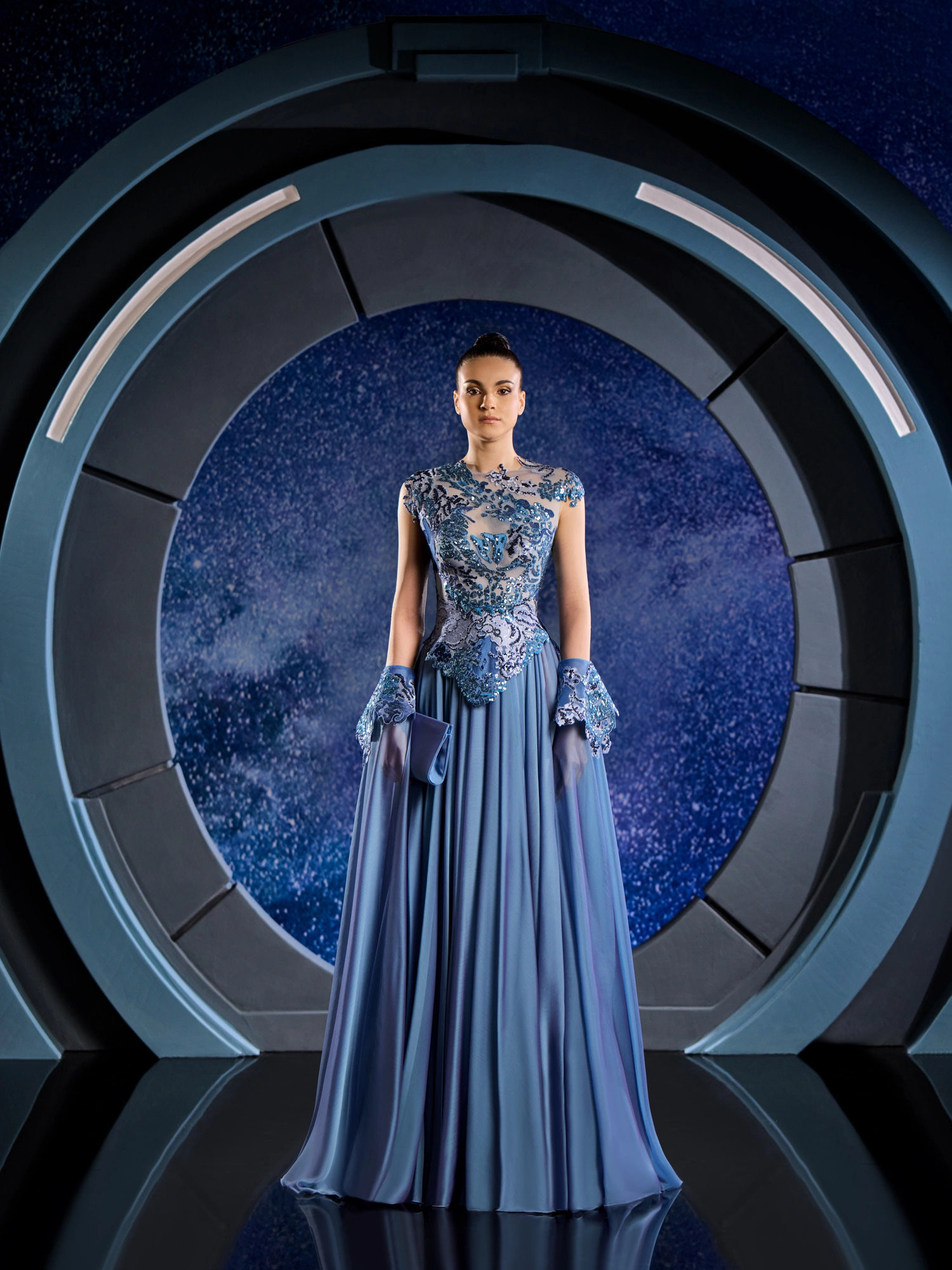 FW 137 - Blue dress featuring a flowy mousseline skirt.Blue US 01