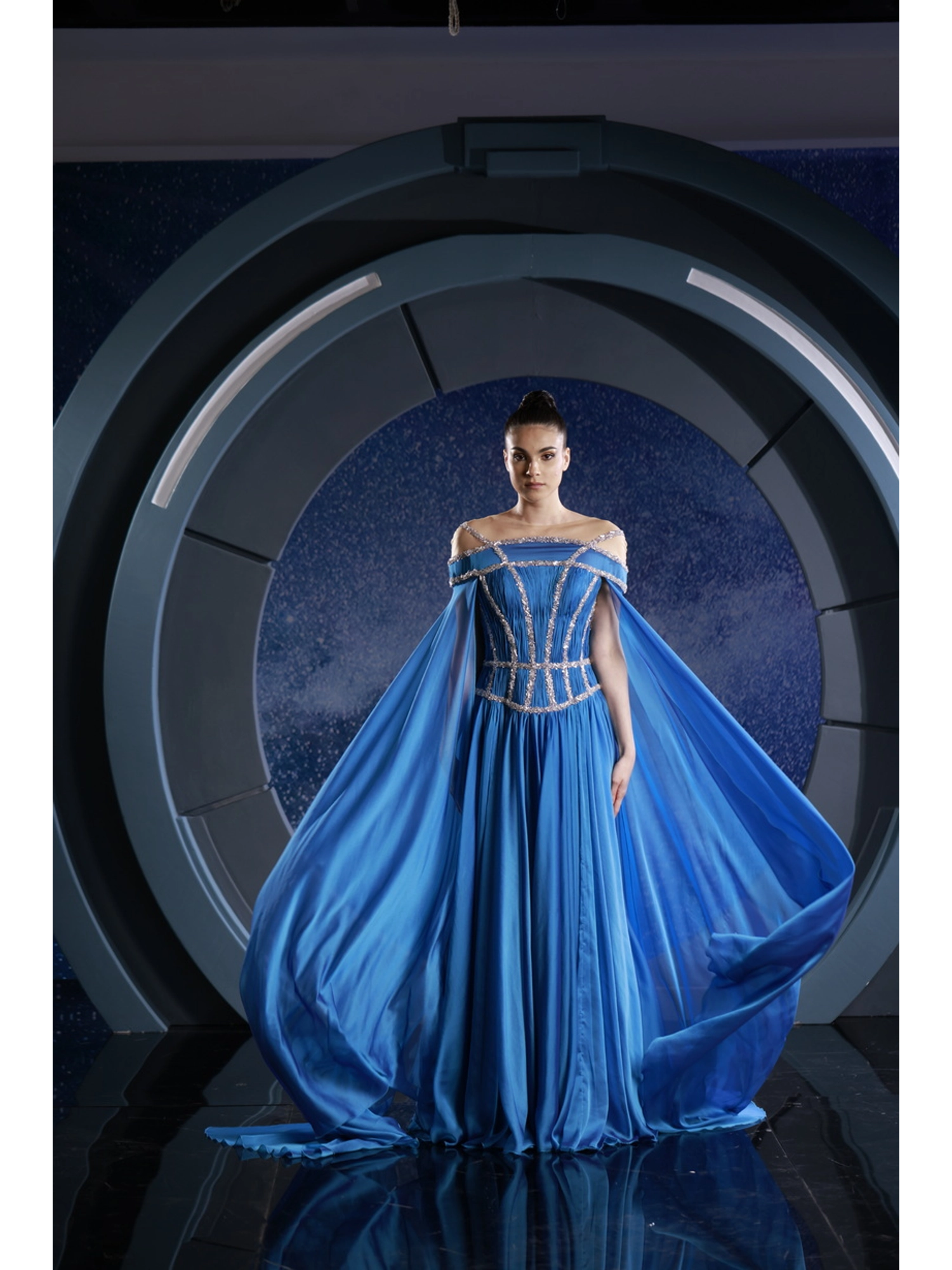 FW 140 - Mousseline blue dress with an off-the-shoulder cut and  delicate cap sleeves.Blue US 01